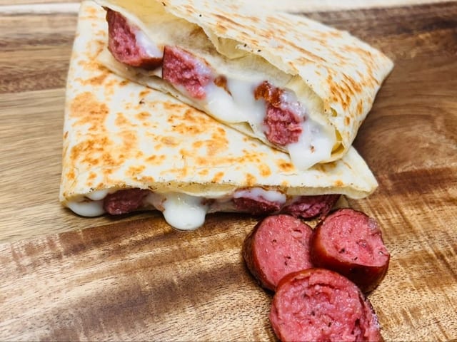 Salchicha Quesadilla.